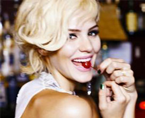 Katharine McPhee Goes Platinum Blonde