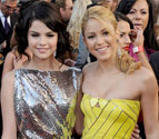 Selena and Shakira hit up the AMAs