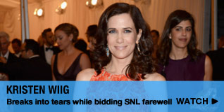 Kristen Wiig breaks into tears while bidding SNL farewell
