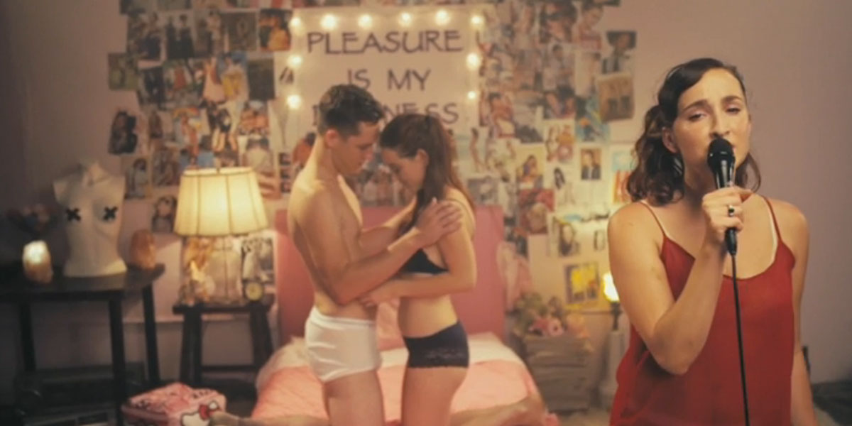 Babes' Bedroom Performance of 