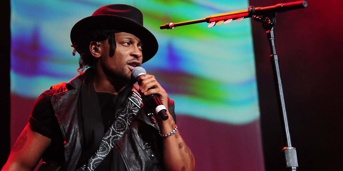 D'Angelo Debuts Funky New Track 